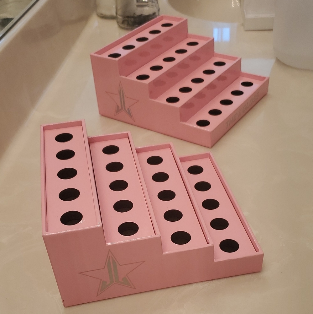 Jeffree Star the gloss stands, JSC